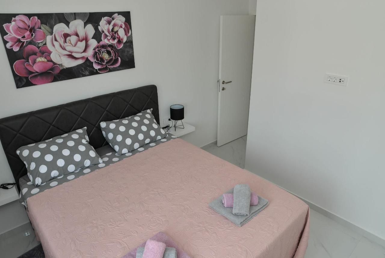 Apartment Laura ซาดาร์ ภายนอก รูปภาพ